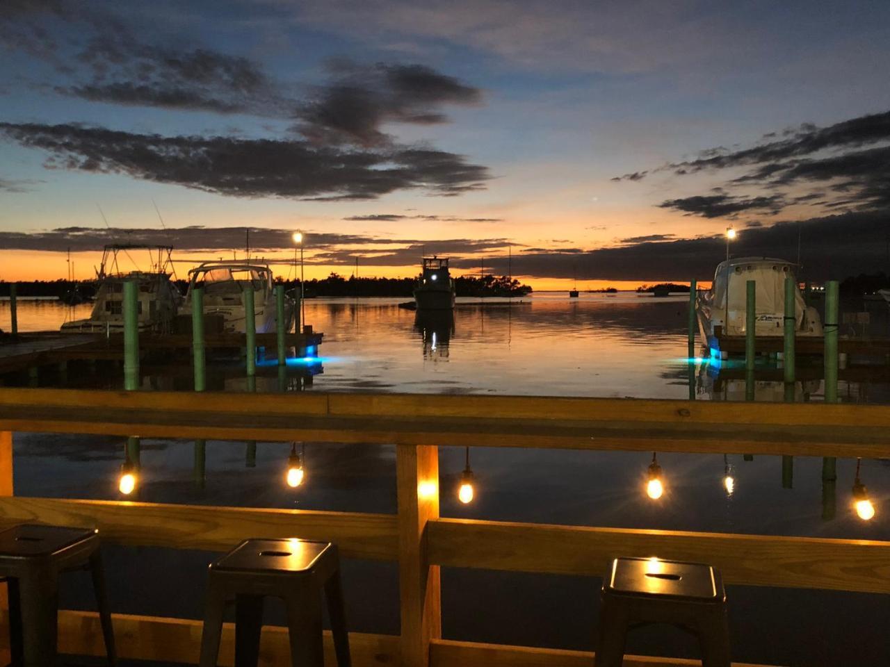 Full Moon Hotel & Restaurant Салинас Экстерьер фото