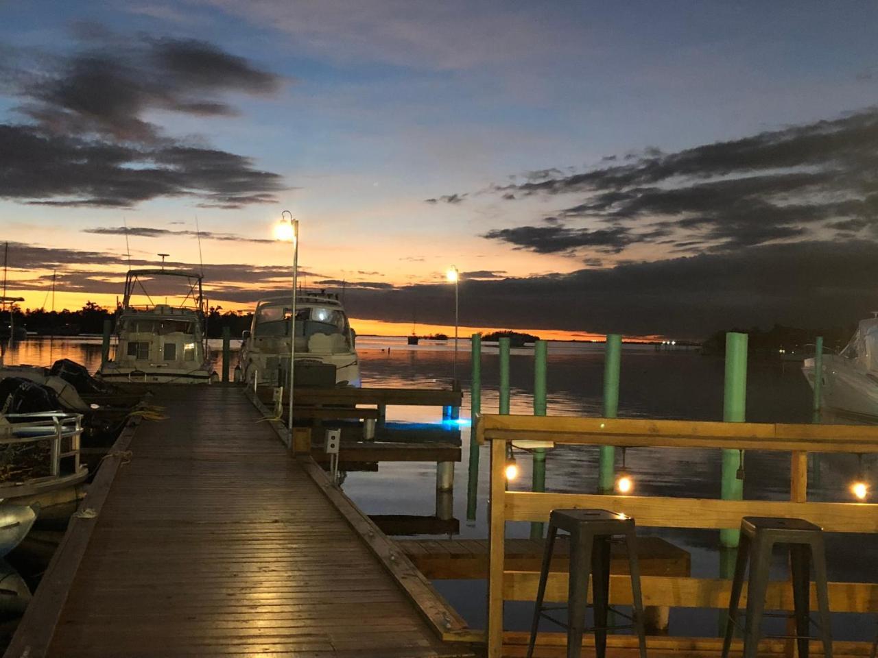 Full Moon Hotel & Restaurant Салинас Экстерьер фото